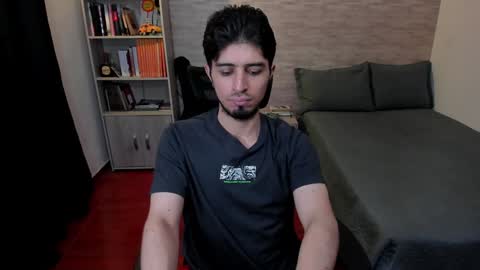 Snapshot of aaron_paul_ chatting on January 17, 2025, 10:56 pm Aaron online show from January 17, 2025, 10:56 pm