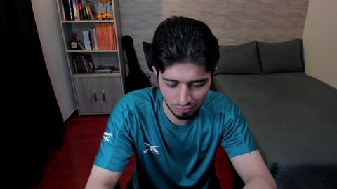 Snapshot of aaron_paul_ chatting on January 18, 2025, 10:06 pm Aaron online show from January 18, 2025, 10:06 pm