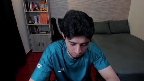 Snapshot of aaron_paul_ chatting on January 23, 2025, 7:29 pm Aaron online show from January 23, 2025, 7:29 pm