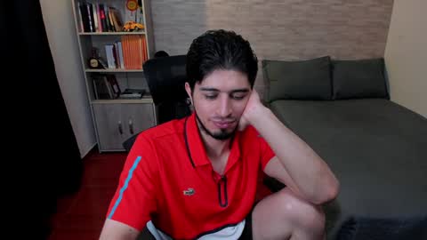 Snapshot of aaron_paul_ chatting on January 24, 2025, 8:43 pm Aaron online show from January 24, 2025, 8:43 pm