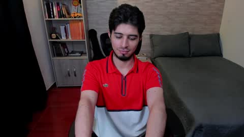 Snapshot of aaron_paul_ chatting on January 24, 2025, 11:45 pm Aaron online show from January 24, 2025, 11:45 pm