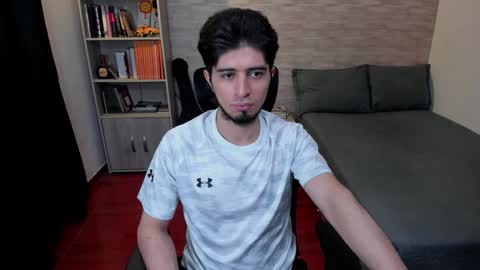 Snapshot of aaron_paul_ chatting on January 25, 2025, 9:04 pm Aaron online show from January 25, 2025, 9:04 pm