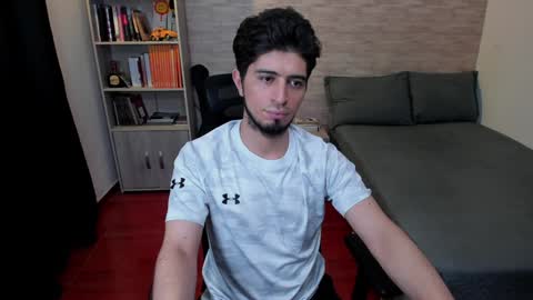 Snapshot of aaron_paul_ chatting on January 26, 2025, 12:05 am Aaron online show from January 26, 2025, 12:05 am