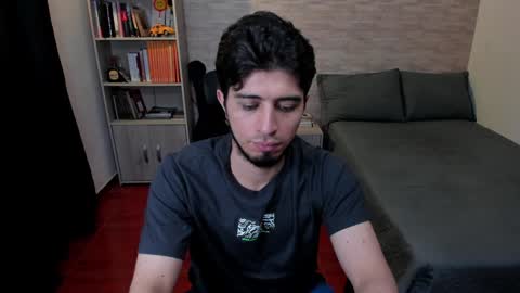 Snapshot of aaron_paul_ chatting on January 27, 2025, 12:33 am Aaron online show from January 27, 2025, 12:33 am