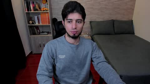 Snapshot of aaron_paul_ chatting on January 27, 2025, 5:26 pm Aaron online show from January 27, 2025, 5:26 pm