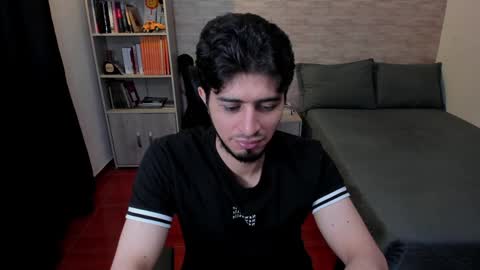 Snapshot of aaron_paul_ chatting on January 28, 2025, 6:39 pm Aaron online show from January 28, 2025, 6:39 pm