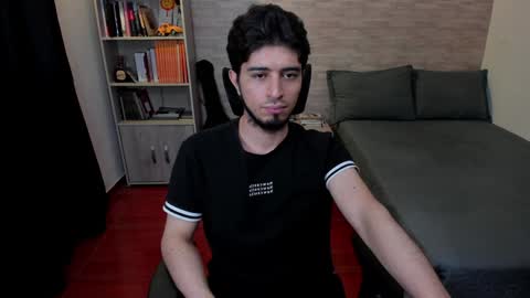 Snapshot of aaron_paul_ chatting on January 28, 2025, 9:40 pm Aaron online show from January 28, 2025, 9:40 pm