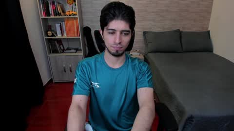 Snapshot of aaron_paul_ chatting on February 1, 2025, 9:29 pm Aaron online show from February 1, 2025, 9:29 pm