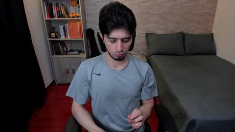 Snapshot of aaron_paul_ chatting on February 2, 2025, 7:46 pm Aaron online show from February 2, 2025, 7:46 pm