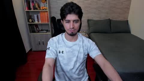 Snapshot of aaron_paul_ chatting on February 4, 2025, 12:08 am Aaron online show from February 4, 2025, 12:08 am