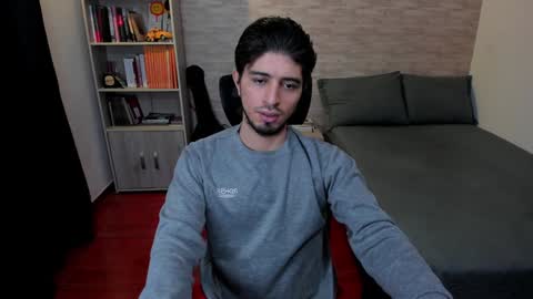 Snapshot of aaron_paul_ chatting on February 5, 2025, 8:57 pm Aaron online show from February 5, 2025, 8:57 pm