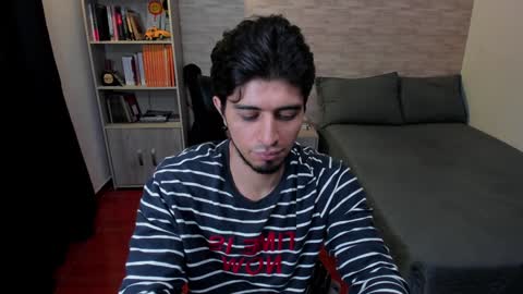 Snapshot of aaron_paul_ chatting on February 7, 2025, 10:20 pm Aaron online show from February 7, 2025, 10:20 pm