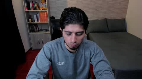 Snapshot of aaron_paul_ chatting on February 11, 2025, 8:52 pm Aaron online show from February 11, 2025, 8:52 pm