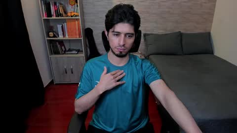 Snapshot of aaron_paul_ chatting on February 12, 2025, 10:15 pm Aaron online show from February 12, 2025, 10:15 pm