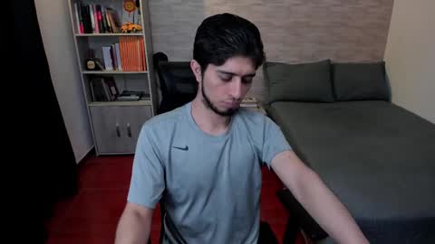 Snapshot of aaron_paul_ chatting on February 14, 2025, 8:37 pm Aaron online show from February 14, 2025, 8:37 pm