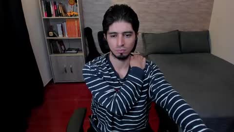 Snapshot of aaron_paul_ chatting on February 16, 2025, 10:21 pm Aaron online show from February 16, 2025, 10:21 pm