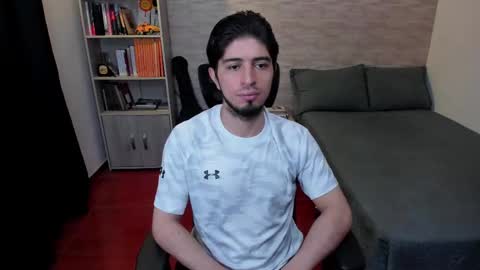 Snapshot of aaron_paul_ chatting on February 17, 2025, 8:58 pm Aaron online show from February 17, 2025, 8:58 pm