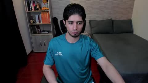 Snapshot of aaron_paul_ chatting on February 18, 2025, 8:03 pm Aaron online show from February 18, 2025, 8:03 pm