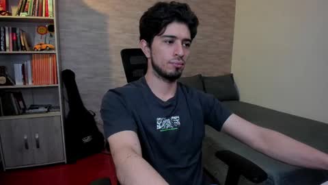 Snapshot of aaron_paul_ chatting on February 23, 2025, 3:24 am Aaron online show from February 23, 2025, 3:24 am