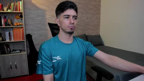 Snapshot of aaron_paul_ chatting on February 26, 2025, 11:15 pm Aaron online show from February 26, 2025, 11:15 pm