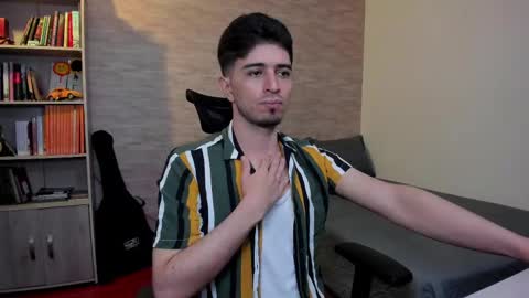 Snapshot of aaron_paul_ chatting on March 1, 2025, 6:54 pm Aaron online show from March 1, 2025, 6:54 pm