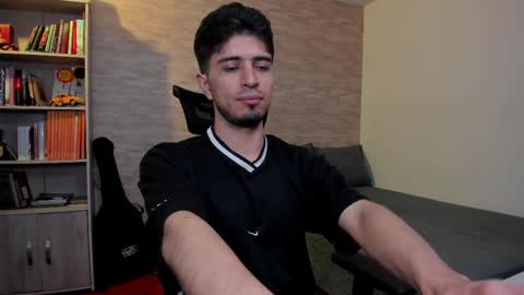 Snapshot of aaron_paul_ chatting on March 6, 2025, 10:04 pm Aaron online show from March 6, 2025, 10:04 pm