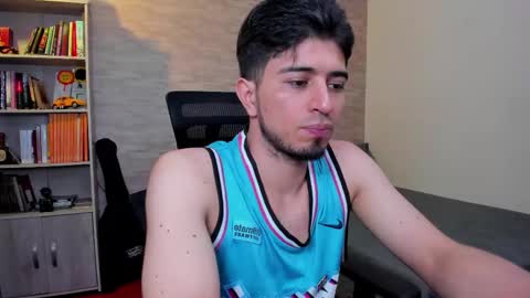 Snapshot of aaron_paul_ chatting on March 11, 2025, 7:03 pm Aaron online show from March 11, 2025, 7:03 pm