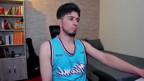 Snapshot of aaron_paul_ chatting on March 11, 2025, 10:09 pm Aaron online show from March 11, 2025, 10:09 pm