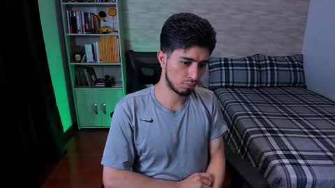 Snapshot of aaron_paul_ chatting on September 8, 2025, 7:46 pm Aaron online show from September 8, 2025, 7:46 pm