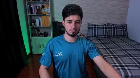 Snapshot of aaron_paul_ chatting on September 10, 2025, 7:25 pm Aaron online show from September 10, 2025, 7:25 pm