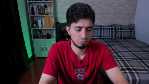 Snapshot of aaron_paul_ chatting on September 12, 2025, 8:31 pm Aaron online show from September 12, 2025, 8:31 pm