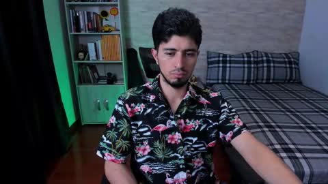 Snapshot of aaron_paul_ chatting on September 16, 2025, 7:04 pm Aaron online show from September 16, 2025, 7:04 pm