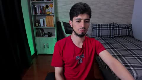 Snapshot of aaron_paul_ chatting on September 17, 2025, 7:48 pm Aaron online show from September 17, 2025, 7:48 pm