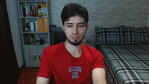 Snapshot of aaron_paul_ chatting on September 26, 2025, 5:17 pm Aaron online show from September 26, 2025, 5:17 pm