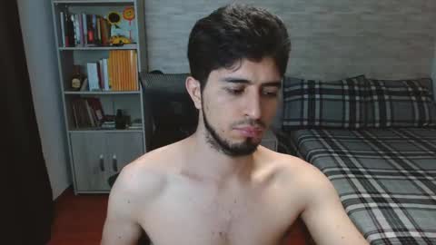 Snapshot of aaron_paul_ chatting on September 30, 2025, 7:02 am Aaron online show from September 30, 2025, 7:02 am