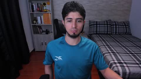 Snapshot of aaron_paul_ chatting on October 2, 2025, 8:27 pm Aaron online show from October 2, 2025, 8:27 pm