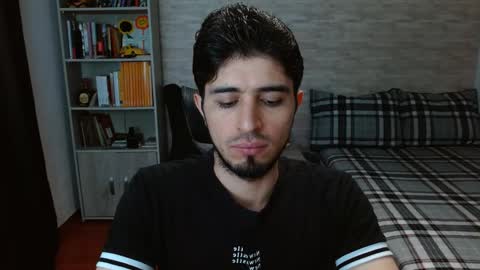 Snapshot of aaron_paul_ chatting on October 4, 2025, 7:34 pm Aaron online show from October 4, 2025, 7:34 pm