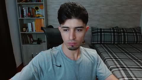 Snapshot of aaron_paul_ chatting on October 5, 2025, 7:01 pm Aaron online show from October 5, 2025, 7:01 pm