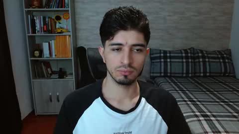 Snapshot of aaron_paul_ chatting on October 13, 2025, 7:14 pm Aaron online show from October 13, 2025, 7:14 pm