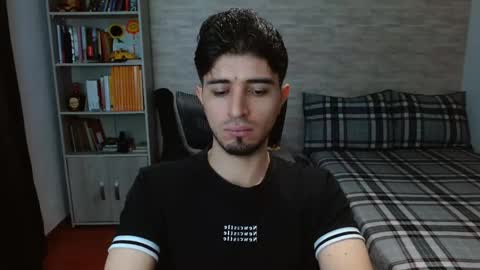 Snapshot of aaron_paul_ chatting on October 14, 2025, 7:47 pm Aaron online show from October 14, 2025, 7:47 pm