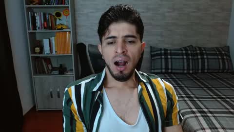 Snapshot of aaron_paul_ chatting on October 16, 2025, 6:42 pm Aaron online show from October 16, 2025, 6:42 pm