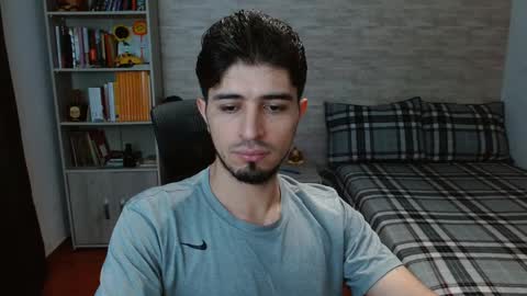 Snapshot of aaron_paul_ chatting on October 23, 2025, 7:23 pm Aaron online show from October 23, 2025, 7:23 pm