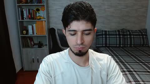 Snapshot of aaron_paul_ chatting on October 27, 2025, 6:45 pm Aaron online show from October 27, 2025, 6:45 pm