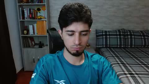 Snapshot of aaron_paul_ chatting on October 28, 2025, 7:05 pm Aaron online show from October 28, 2025, 7:05 pm