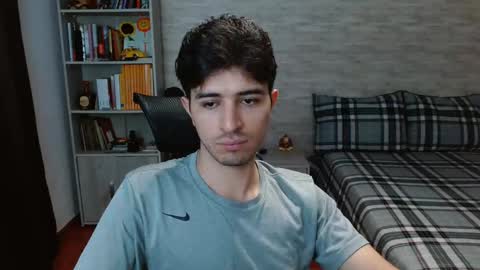 Snapshot of aaron_paul_ chatting on November 3, 2025, 7:48 pm Aaron online show from November 3, 2025, 7:48 pm