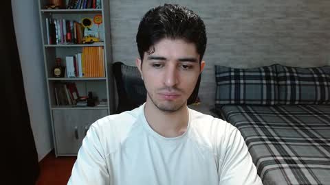 Snapshot of aaron_paul_ chatting on November 4, 2025, 7:46 pm Aaron online show from November 4, 2025, 7:46 pm