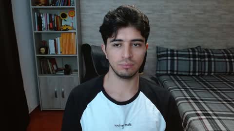 Snapshot of aaron_paul_ chatting on November 7, 2025, 6:30 pm Aaron online show from November 7, 2025, 6:30 pm