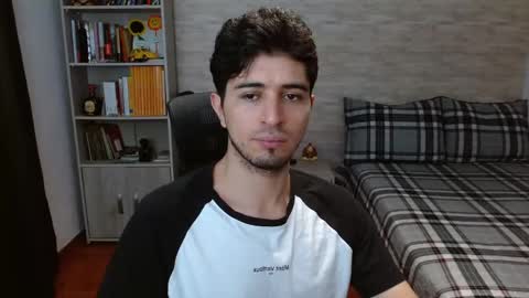 Snapshot of aaron_paul_ chatting on November 11, 2025, 5:13 pm Aaron online show from November 11, 2025, 5:13 pm