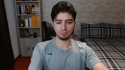 Snapshot of aaron_paul_ chatting on November 12, 2025, 5:35 pm Aaron online show from November 12, 2025, 5:35 pm