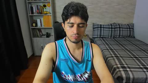 Snapshot of aaron_paul_ chatting on November 14, 2025, 5:55 pm Aaron online show from November 14, 2025, 5:55 pm